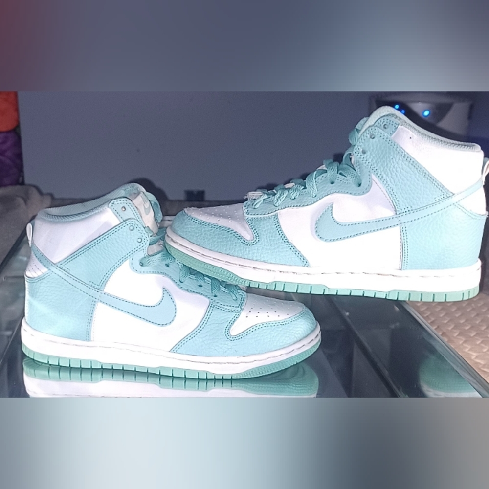 Nike Dunk High Women Size 5Y
